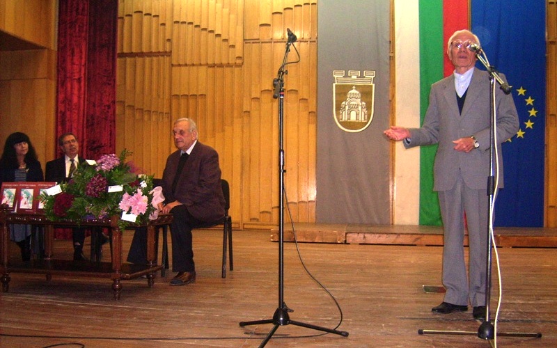 Pisateli sreshta