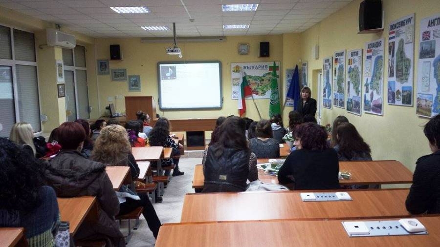 Седмокласниците отбелязаха Деня на жената
