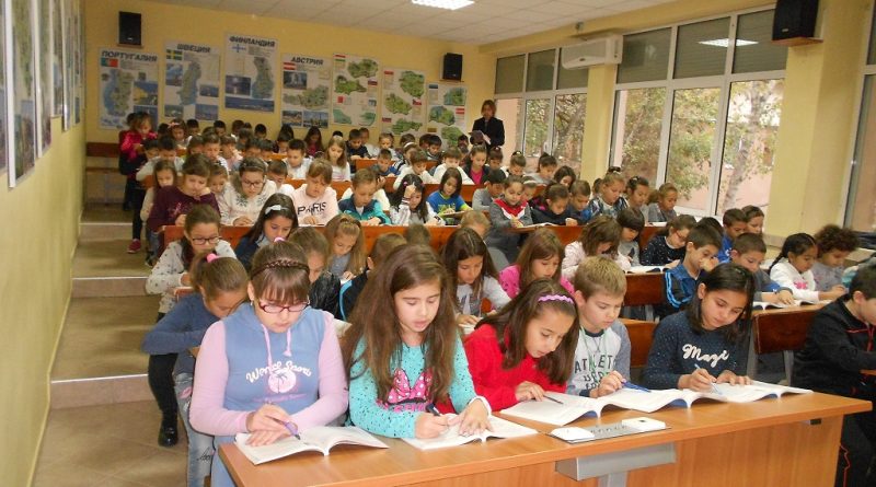 Последвайте третокласниците