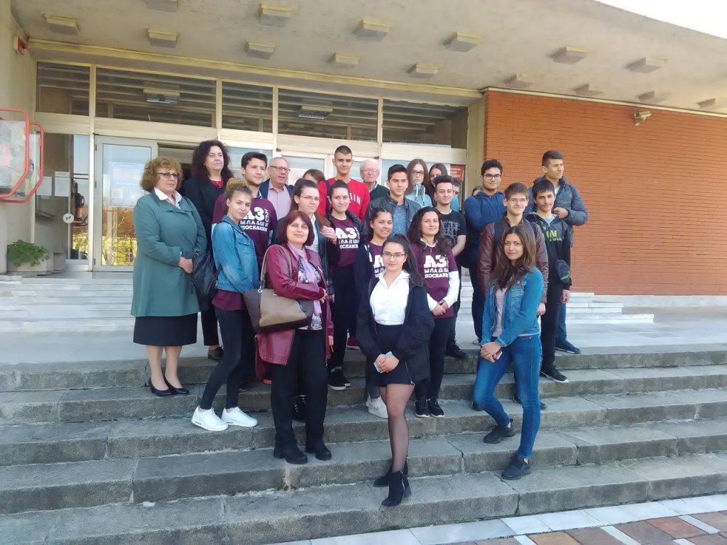 Участвахме в публичен дебат