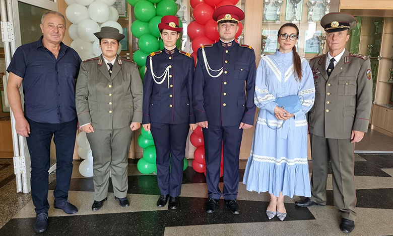 В СУ „Иван Вазов“ откриха изложба на военния фотограф Вяра Йовева