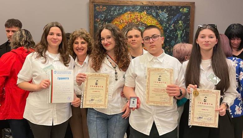 специалната награда в XIII национален журналистически конкурс „Григор Попов“