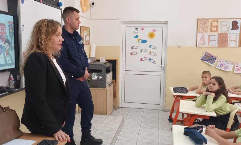 С внимание на пътя и в Интернет